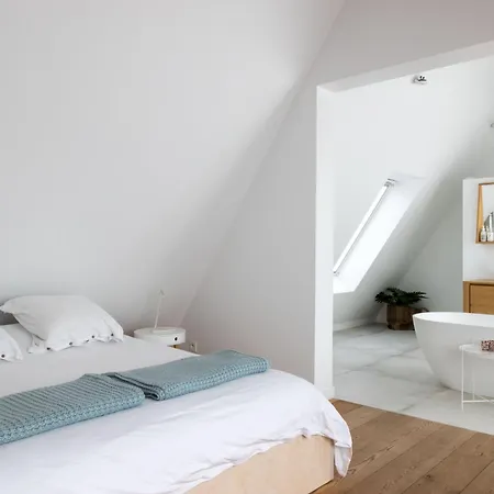 לינה וארוחת בוקר Summertime 4*